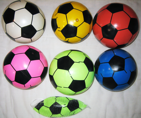 CZKNOBBYSOC2 - 9" Colorful Inflatable Soccer Balls (12pcs @ $1.15/pc) 