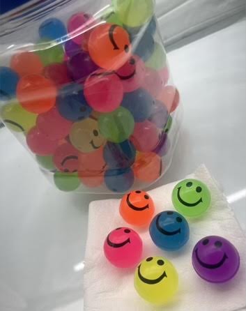 CZ27BSM - 27mm Happy Face Super Balls in Jar (100pcs @ $0.10/pc) 
