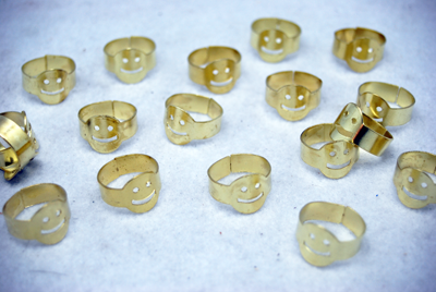 SMILER - 1" Metal Smile Ring (144pcs @ $0.03/pc)