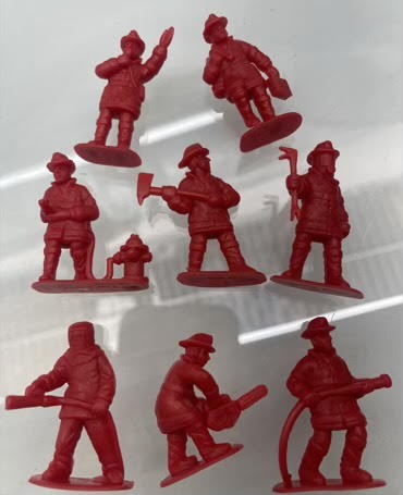 KI20 - 2.5" Chunky Quality Red Fireman Figures (360pcs @ $0.08/PC)